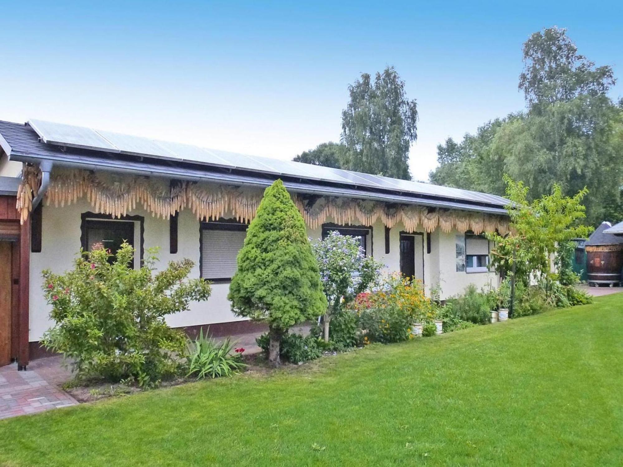 Bungalow In L Bben With A Terrace 吕本 外观 照片
