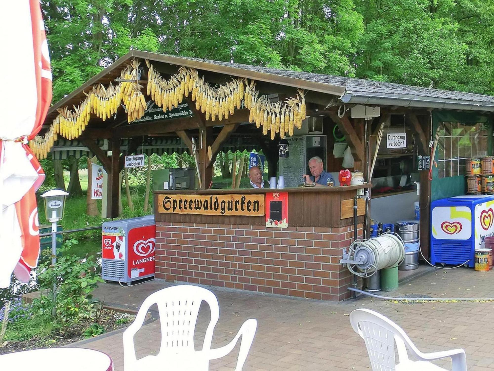 Bungalow In L Bben With A Terrace 吕本 外观 照片